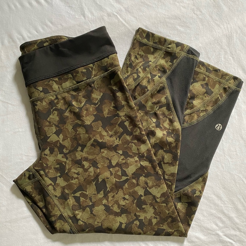 ** price drop today only** Lululemon 21” inseam crop army green leggings